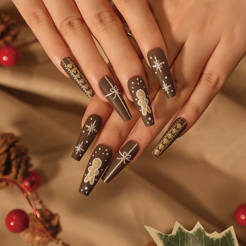 Künstliche Nagelkunst mit festlichem Lebkuchen-Design Karnz