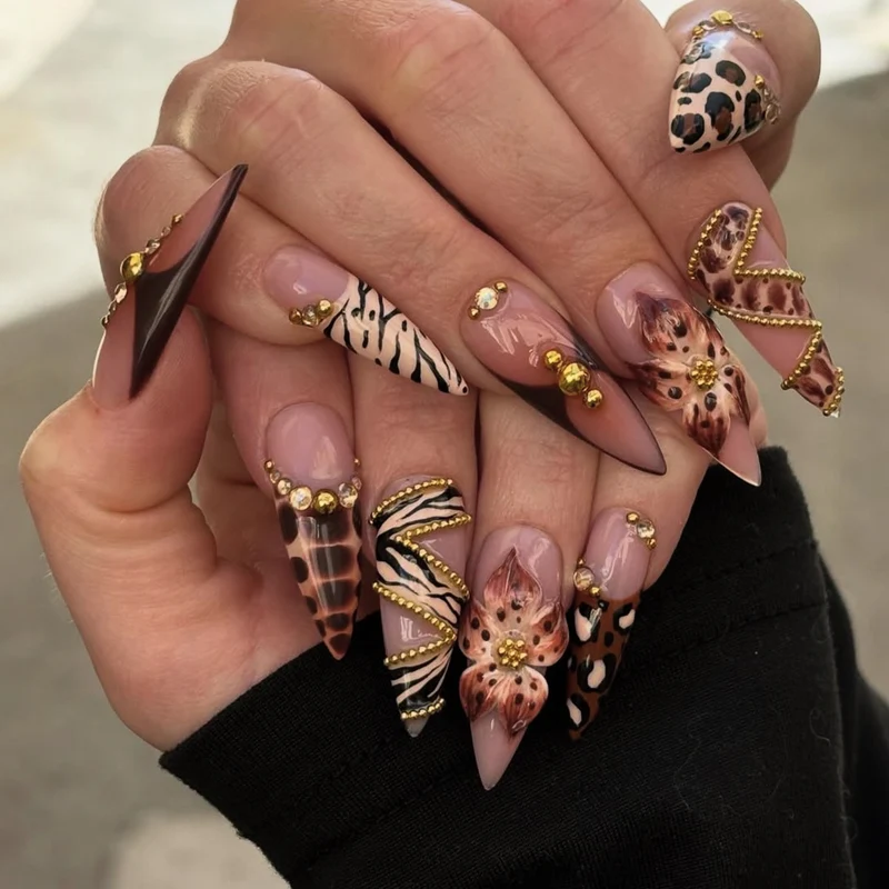 Luxuriöse Künstlerische Stiletto Nagelkunst Karnz