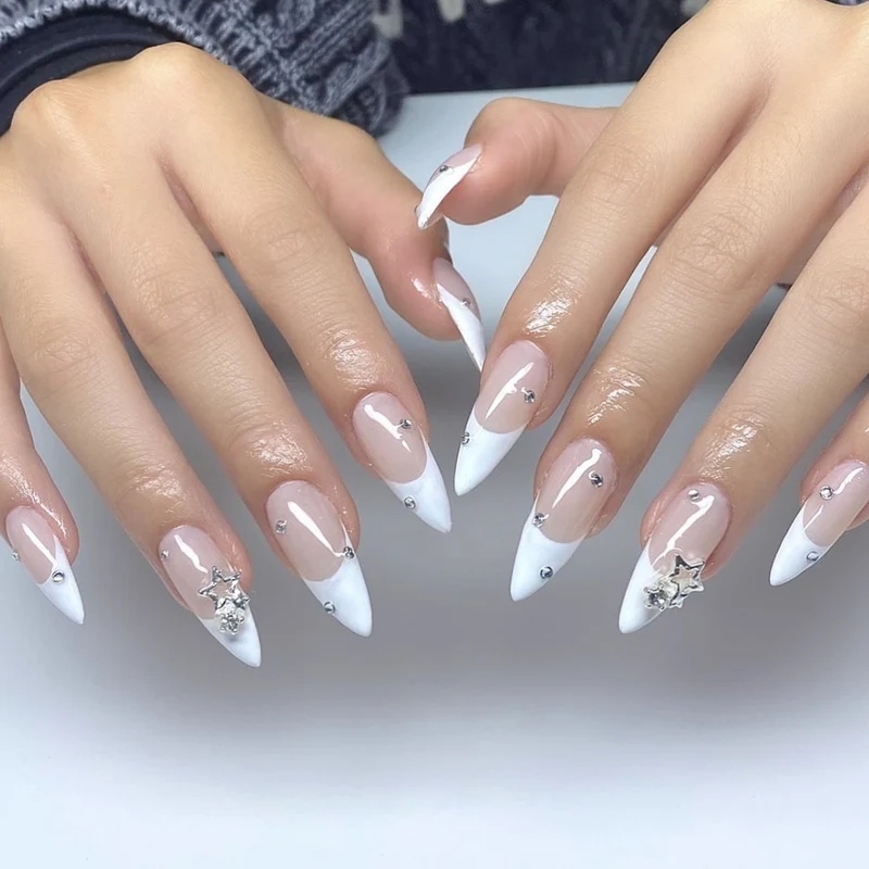 Hochglanz Stiletto Nagelkunst Karnz