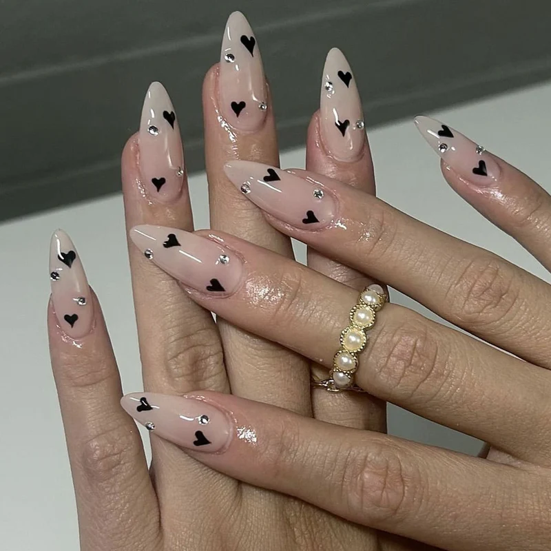 Herz-inspirierten Nagelkunst Karnz