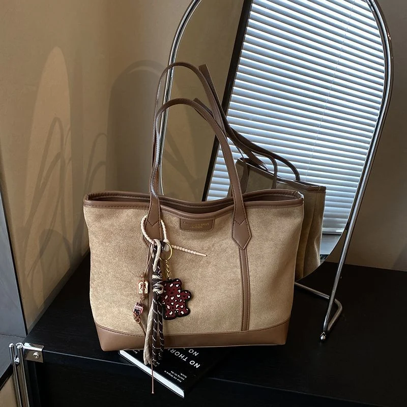 Geräumige Wildleder-Tote-Tasche Karnz