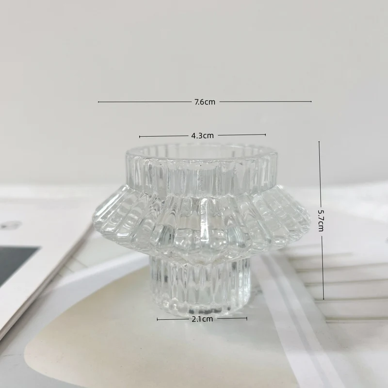 Rippentexturierter Glas-Teelichthalter mit ausladendem Kragen Karnz