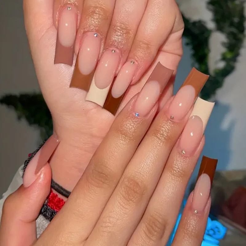 Glamouröse Kunstnägel mit Strass-Highlights Karnz