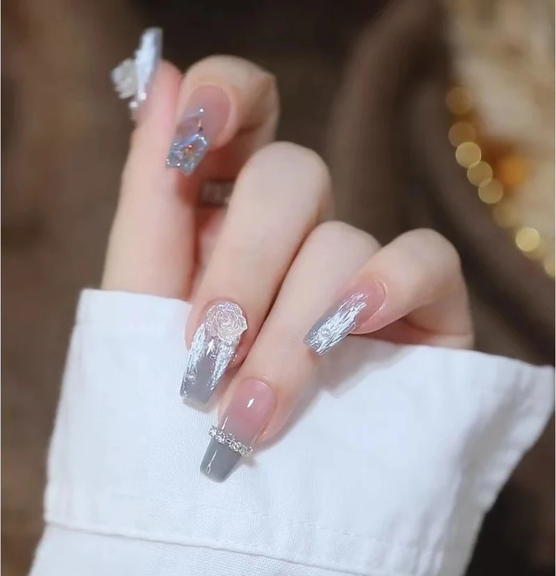 Exquisite und kreative Nagelkunst Karnz