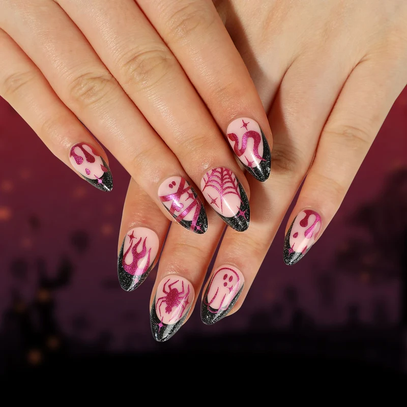 Kunstvolle Halloween-Nagelkunst mit glitzerndem Abschluss Karnz