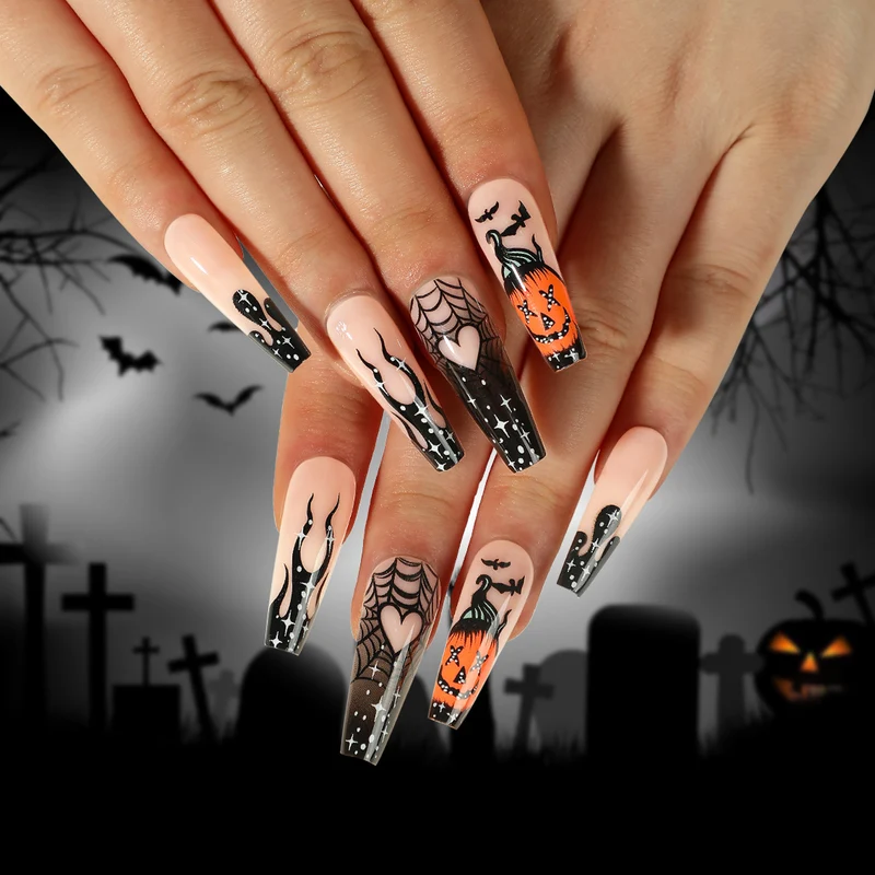Kunstvolle Halloween-Nägel mit gruseligen Motiven Karnz