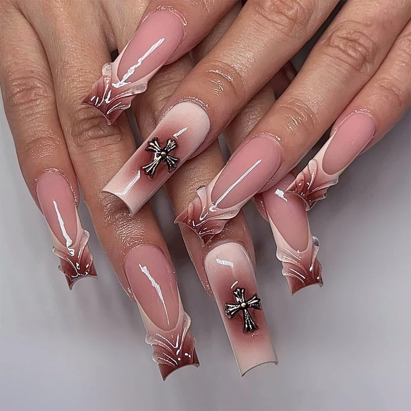 Kunstvolle Gel-Nägel im Glamour-Stil Karnz