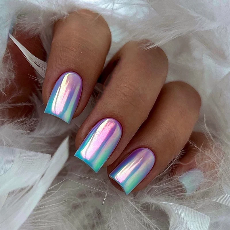 Künstliche Nagelkunst im holografischen Design Karnz