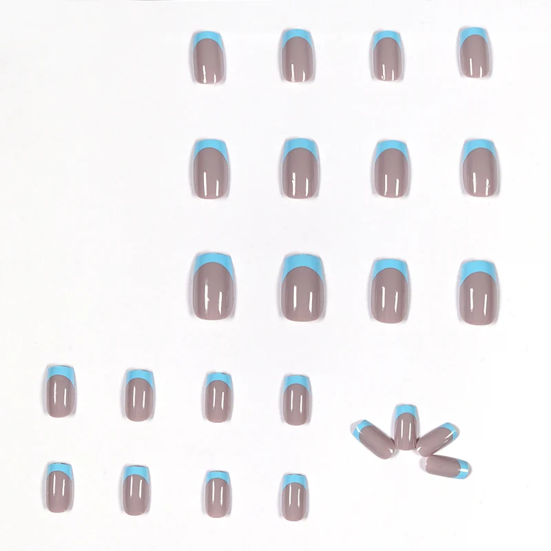 Künstliche Nägel mit kreativem French-Tip Design Karnz