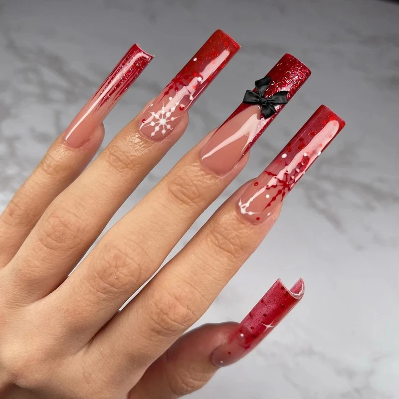 Künstliche Acryl-Nägel mit Glitzer- und Weihnachtsdesign Karnz