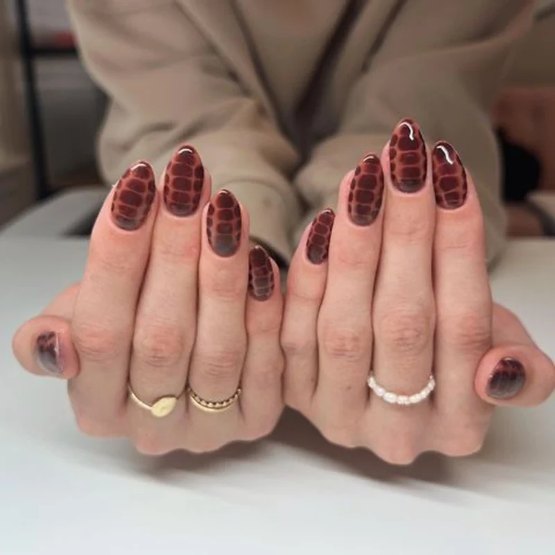 Kreatives Nageldesign Karnz