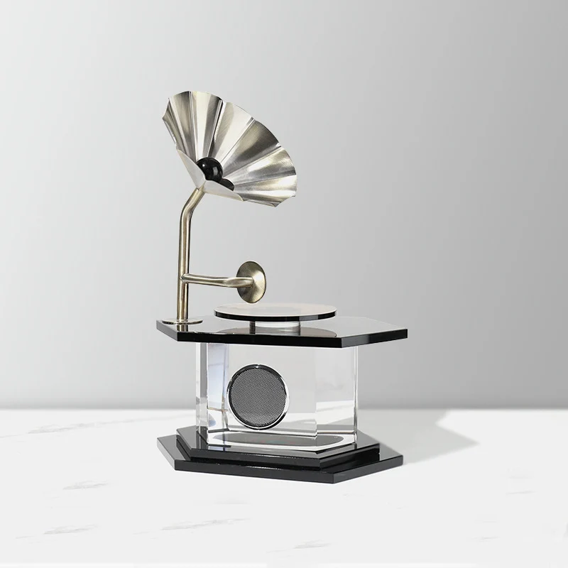 Retro-inspirierte dekorative Grammophon-Skulptur
