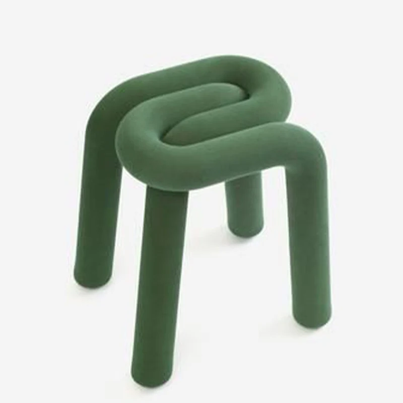Moderner skulpturaler Hocker