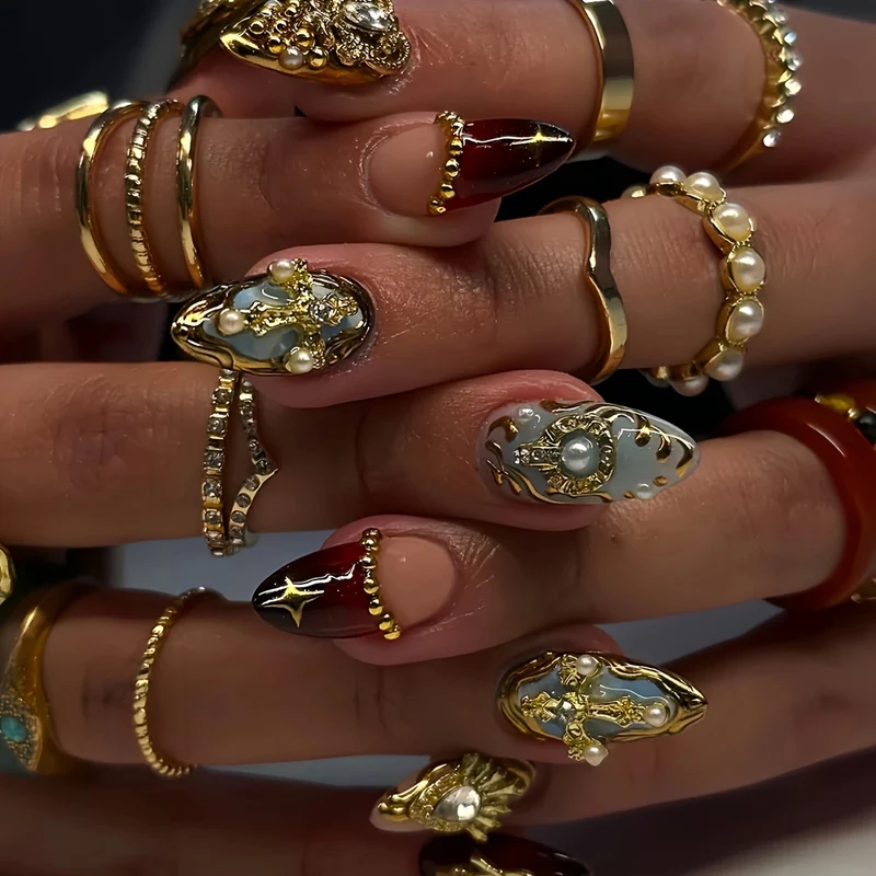 Luxuriöse Verzierungen für Nagelkunstverlängerungen Karnz