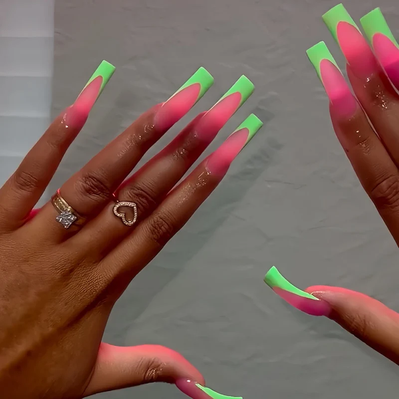 Lange skulptierte Nagelverlängerungen Karnz