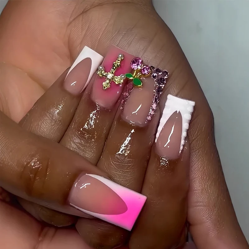 Glamouröse mit Strass verzierte Nagelkunst Extensions Karnz