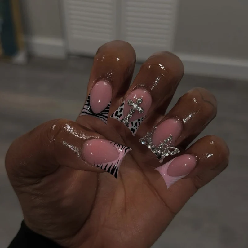 Glamouröser Designer Press-On Nail Set Karnz