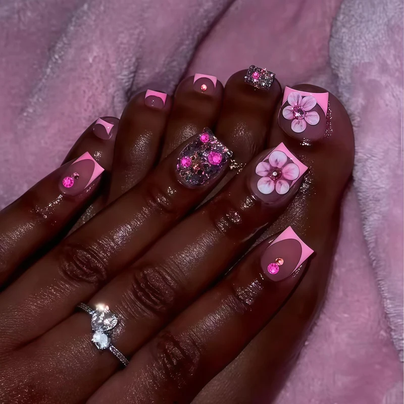 Blumiges Glitzer-Nagelkunst-Design Karnz