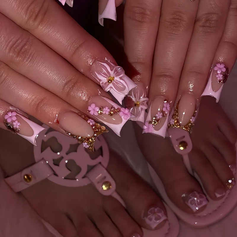 Blumenverzierte Press-On-Nagelverzierungen Karnz