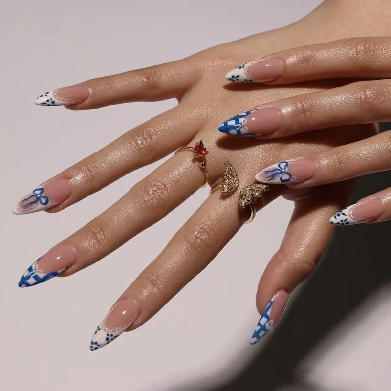Künstlerische Stiletto Nagelkunst Verlängerungen Karnz