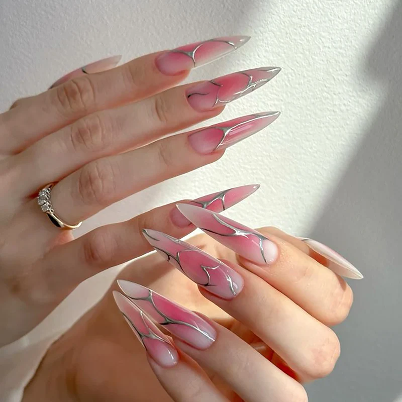 Künstlerische Stiletto Nagelkunst Verlängerungen Karnz