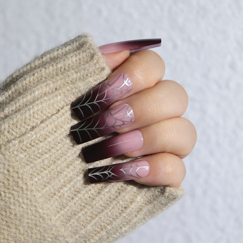 Künstlerische Spinnenwebe Nagelkunstverlängerungen Karnz