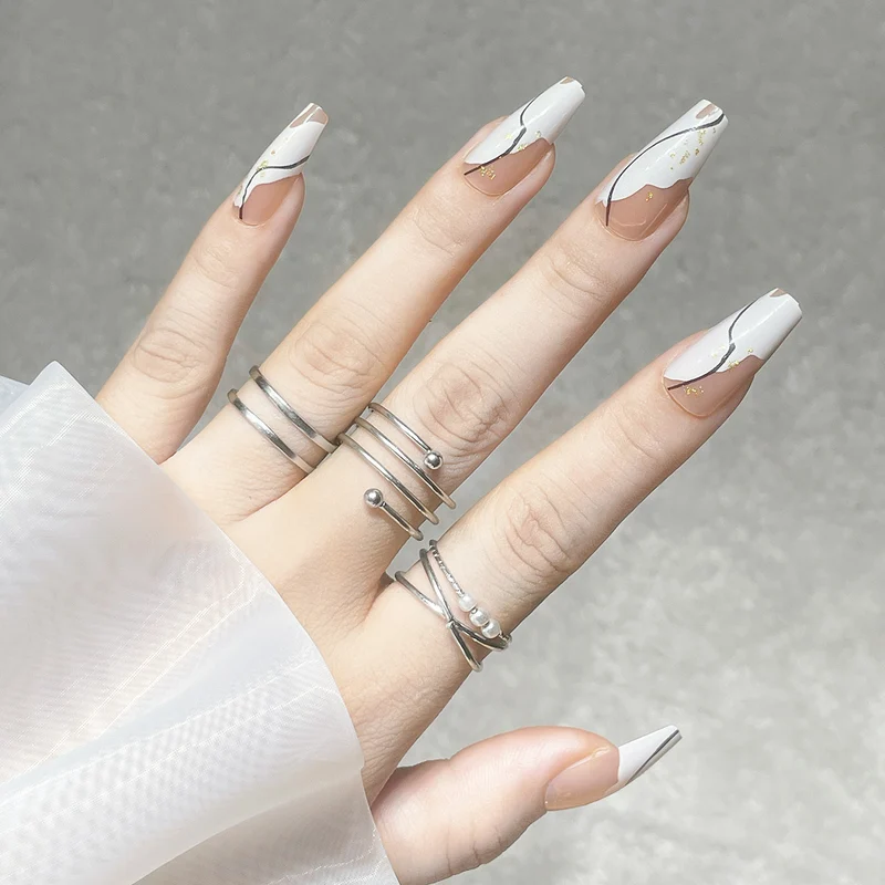 Künstlerische Press-On Nagelkunst Karnz