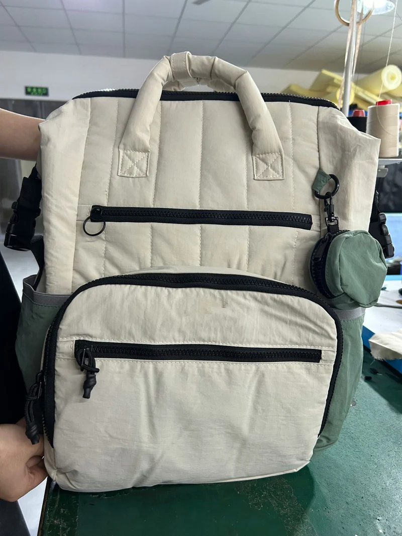 Mehrzweck gesteppter Rucksack Karnz