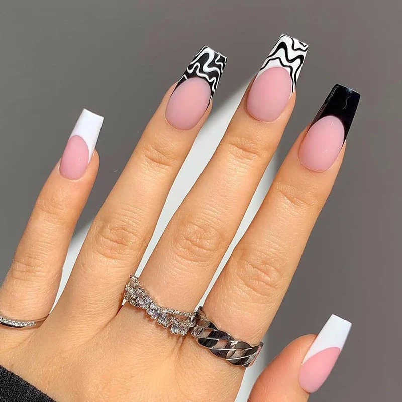 Kunstvolle Nagelverlängerungen mit modernem Monochrom-Design Karnz