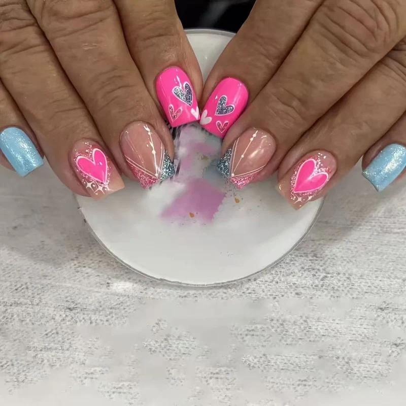 Herz-dekorierte Press-On-Nagelkunst Karnz