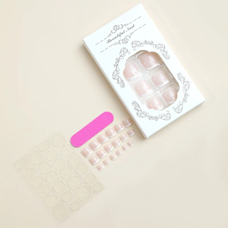 Kunstnagelset mit eleganten Design-Elementen Karnz