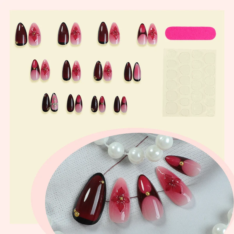 Kunstnagelset mit eleganten Blüten- und Glitzerverzierungen Karnz