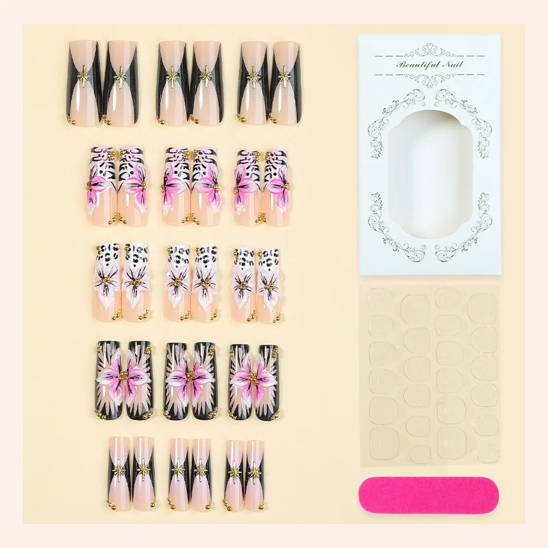 Kunstnagelset mit eleganten Blumen- und Leopardenmotiven Karnz