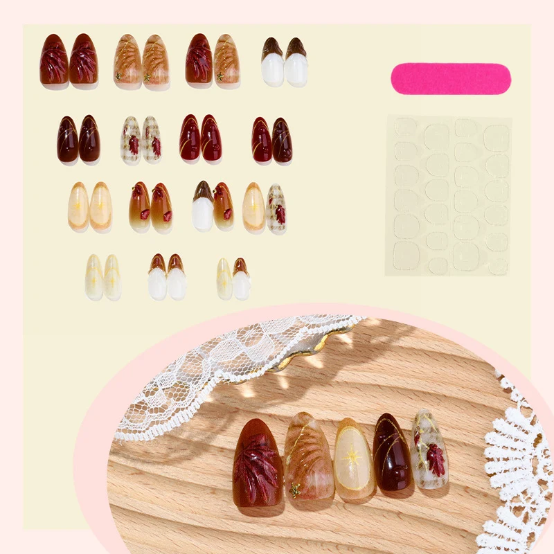 Kunstnagelset mit eleganten Blumen- und Glitzerakzenten Karnz