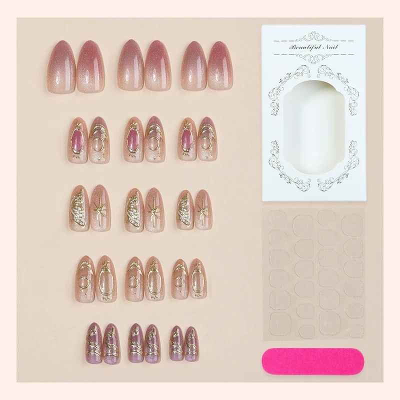 Kunstnagelset mit eleganten Akzenten Karnz