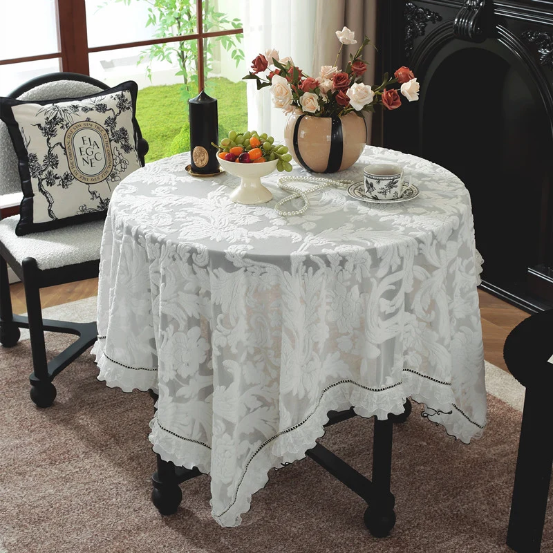 Elegante Spitzen-Tischdecke
