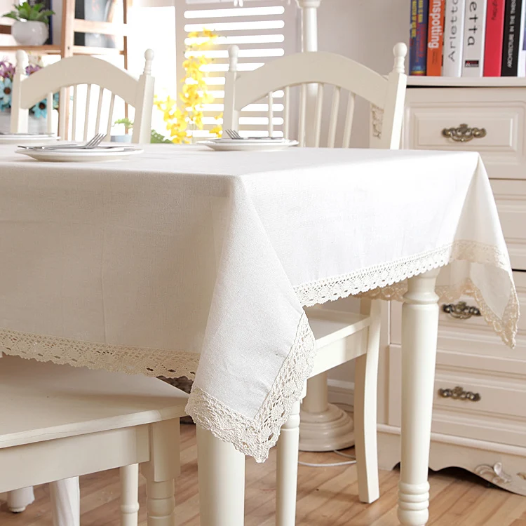 Elegante Tischdecke mit Spitzenrand