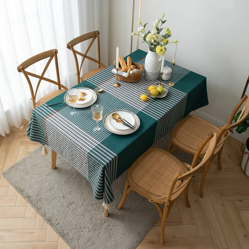 Elegante karierte Tischdecke