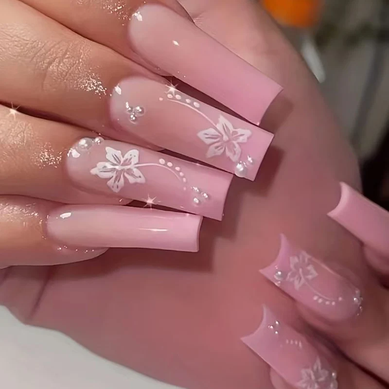 Elegante florale Acryl-Presse-Nägel Karnz