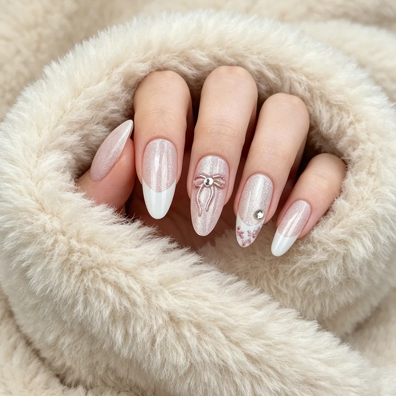 Elegantes dekoratives Nageldesign-Set Karnz