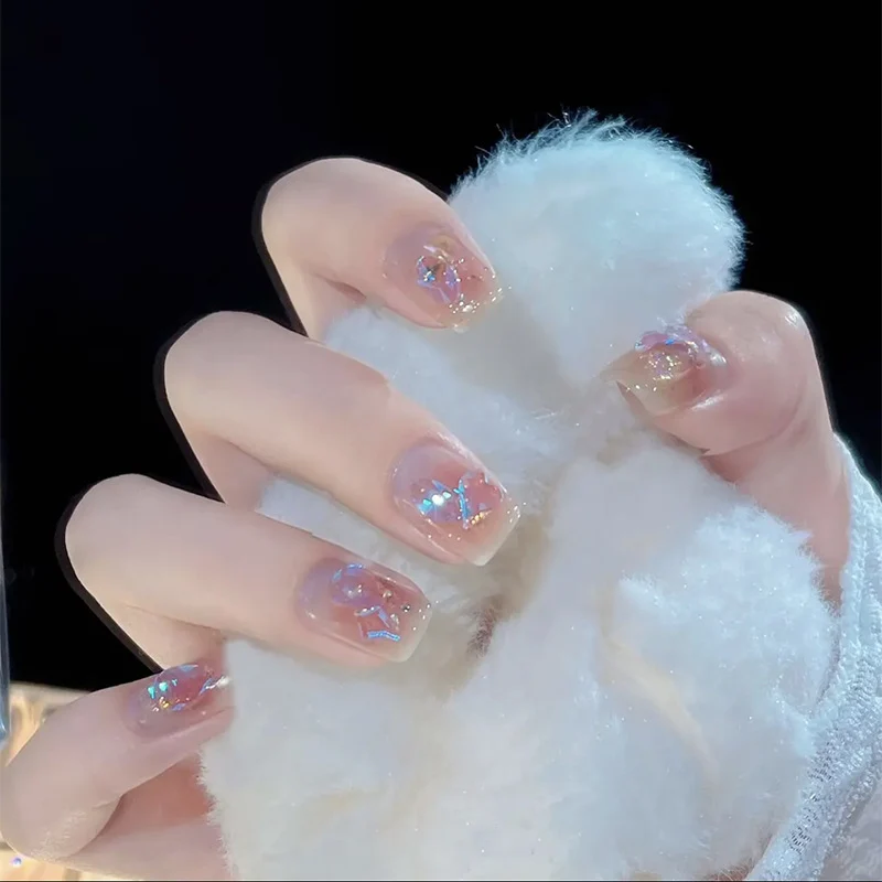 Elegantes, mit Kristallen verziertes Press-On-Nagelset Karnz