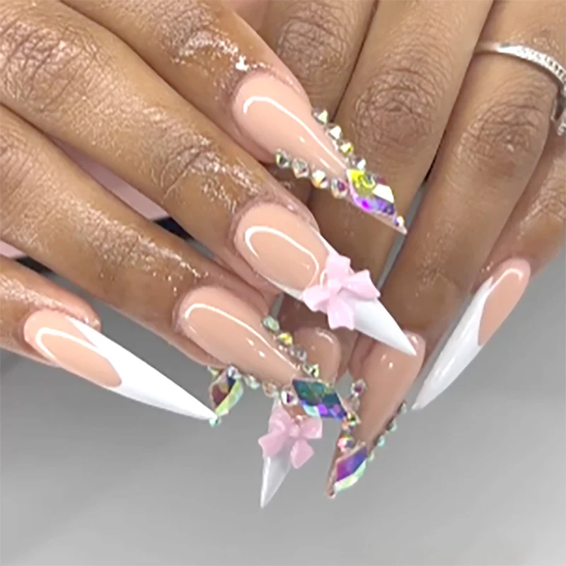 Dekorative Stiletto Press-On Nägel mit Strass-Akzenten Karnz