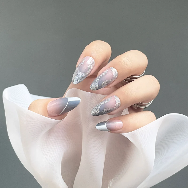 Dekorative Stiletto Press-On Nägel mit Glitzer und Wellenmuster Karnz