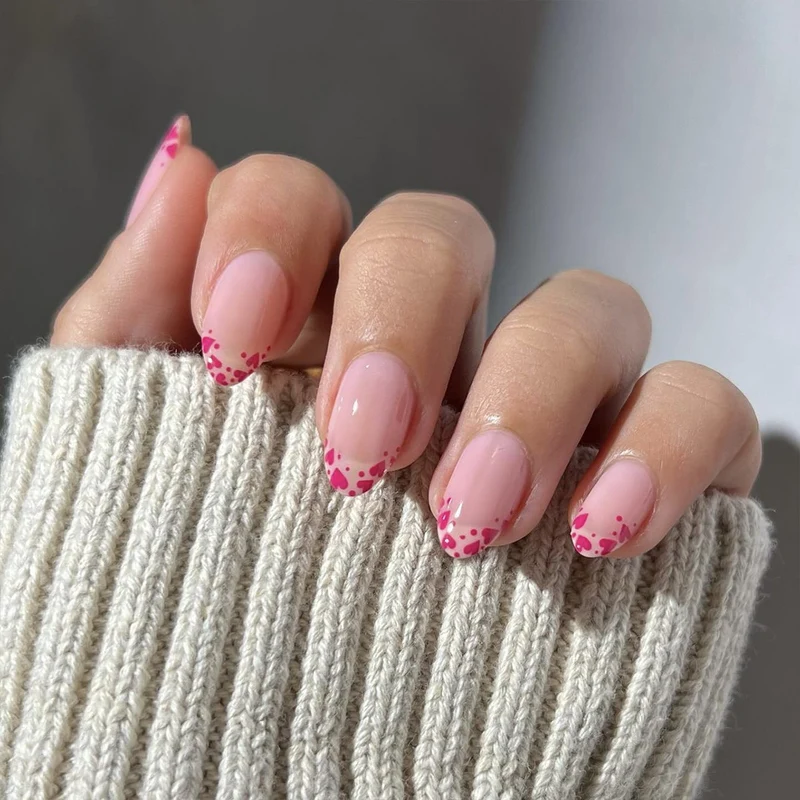 Künstliche Nagelverlängerungen mit Herzspitzen Akzenten Karnz