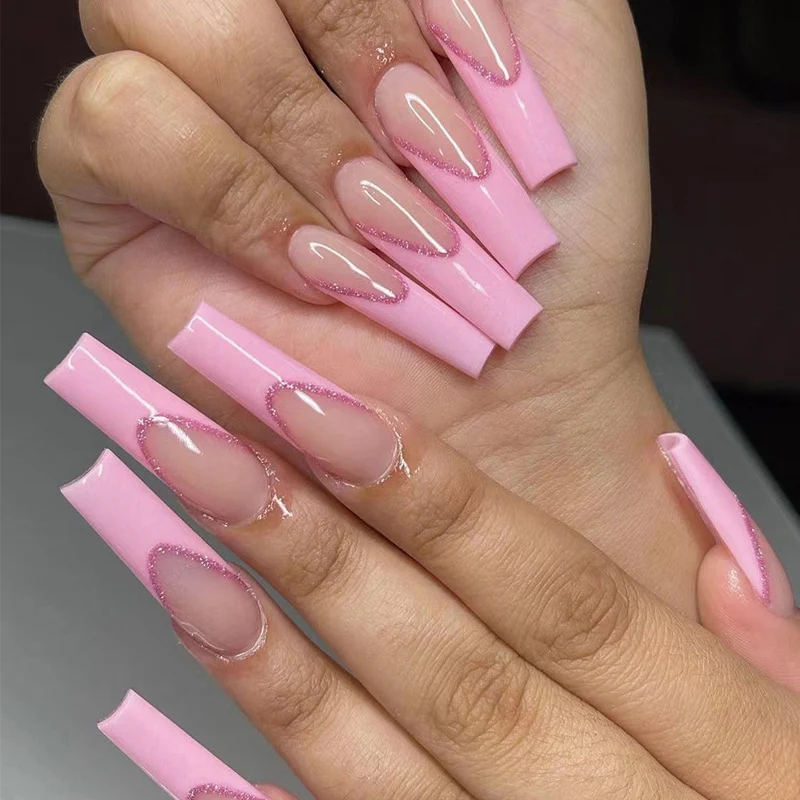 Künstliche Nagelverlängerungen mit Glitzer-Verzierung Karnz