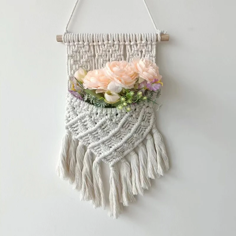 Wandmontierter Macramé Pflanzer Karnz