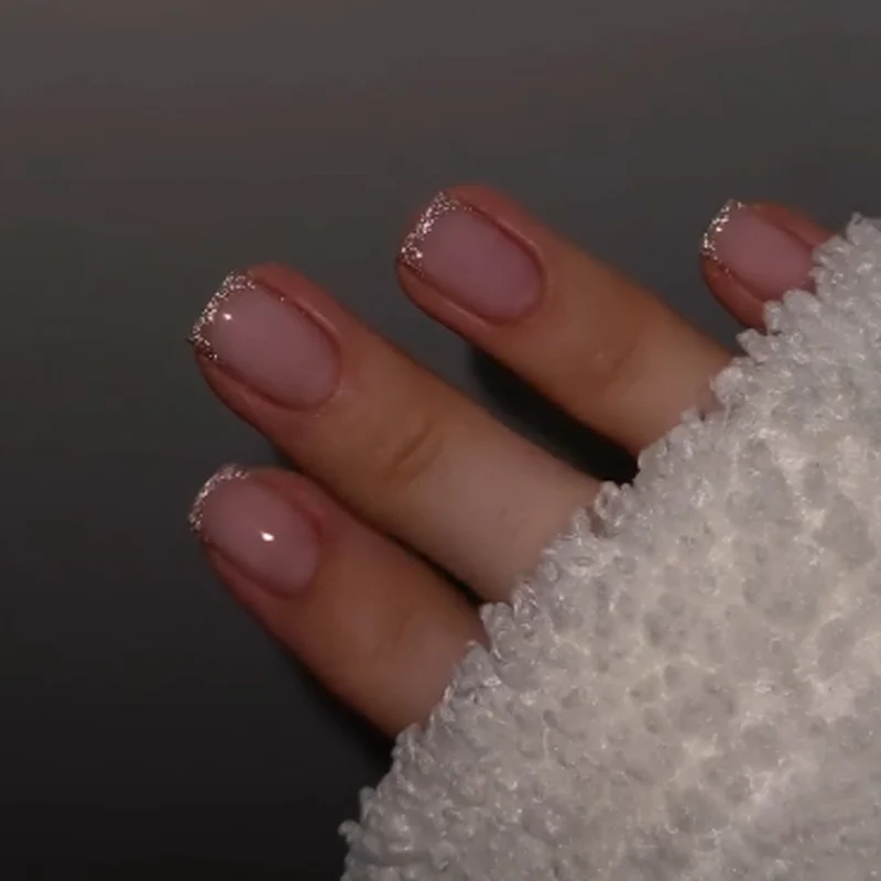 Glamouröse Nagelverlängerungen mit Glitzer-Finish Karnz