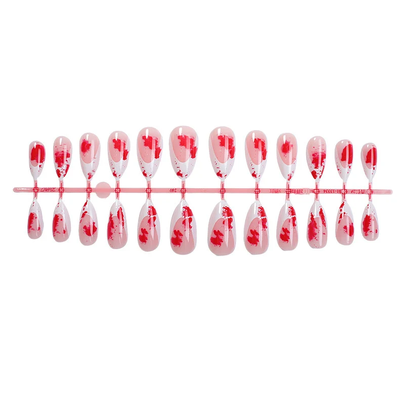 Kreatives Kunstnagelset mit floralem Design Karnz