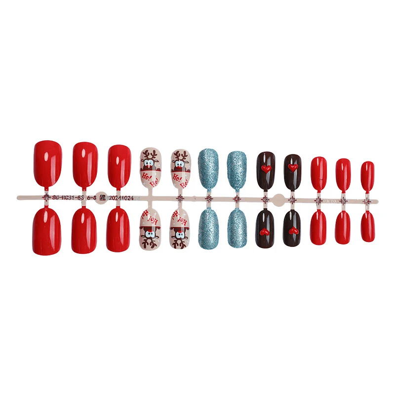 Kreatives Kunstnagelset mit festlichen Weihnachts-Designs und Glitzerakzenten Karnz