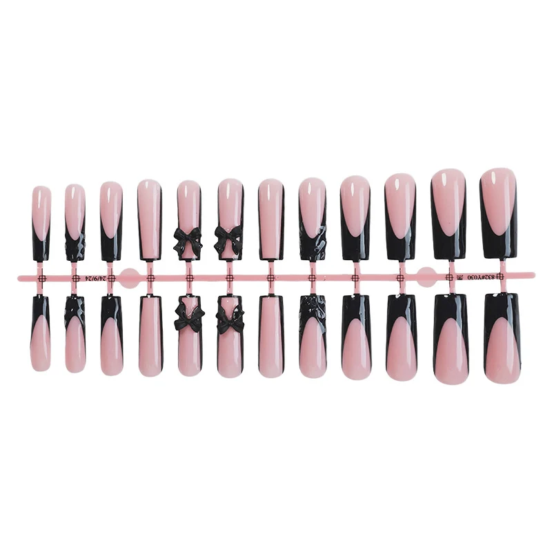 Kreatives Kunstnagelset mit eleganten Schleifen- und Ombre-Effekten Karnz